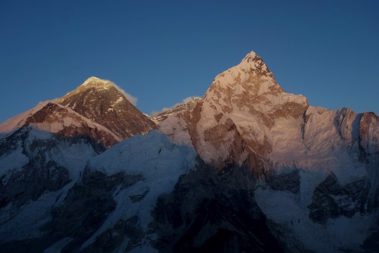 Výstup na Island Peak a trek k Mount Everestu